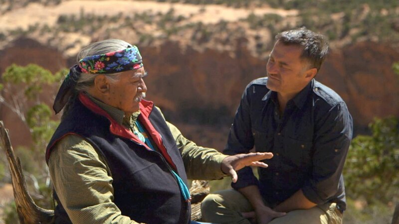 Albert Laughter, homme médecine et le médecin Bernard Fontanill – Bild: Bonne Pioche Television