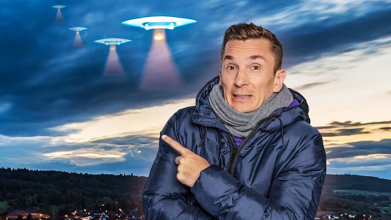 Kann es sich bei Ufo-Sichtungen tatsächlich um Aliens handeln, die uns besuchen? „PUR+“-Moderator Eric Mayer überprüft Ufo-Augenzeugenberichte und begibt sich auf die Spur der Aliens. – Bild: ZDF