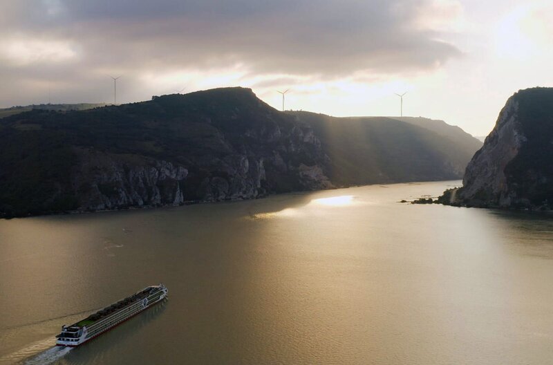 Passage durch den Katarakt – ein Durchbruchstal der Donau durch die südlichen Karpaten. – Bild: Jörg Adams/​Johannes Backes