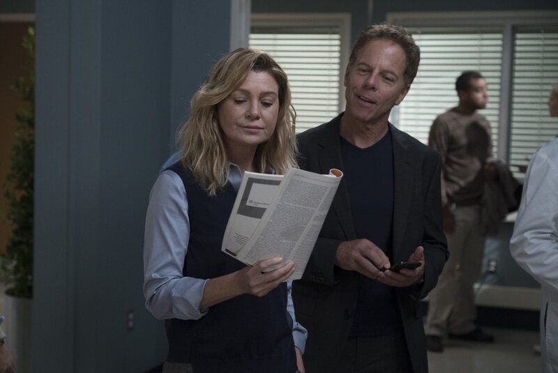Dr. Meredith Grey (Ellen Pompeo, l.); Dr. Thomas Koracik (Greg Germann, r.) – Bild: ABC Studios /​ Eric McCandless