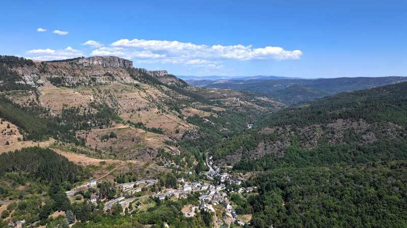 Frankreichs wilder Süden – Der Nationalpark Cevennen ist von kargen Hochebenen, Gebirgsmassiven und tiefen Schluchten geprägt. – Bild: ZDF