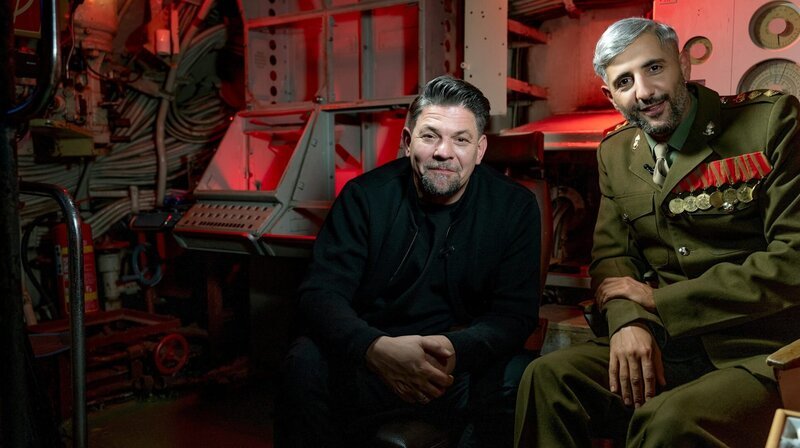 Moderator Michel Abdollahi und Tim Mälzer – Bild: NDR/​Telemichel/​Marc Huth