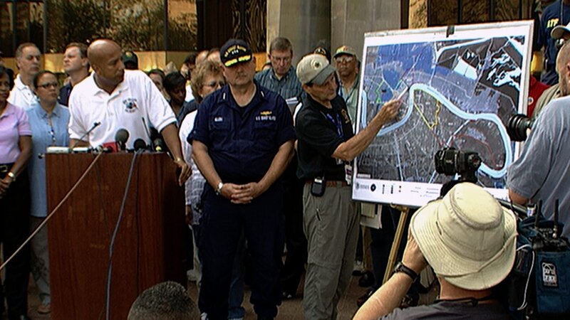 Bürgermeister Nagin und andere sprechen auf einer Pressekonferenz über den Masterplan zum Wiederaufbau von New Orleans nach dem Hurrikan Katrina. – Bild: KXAS-NBC 5 Collection/​UNT Libraries Special Collections