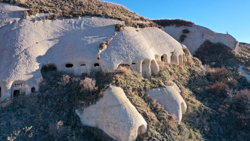 In frühchristlicher Zeit entstanden ganze Städte im Inneren dieser Berge – Bild: ZDF