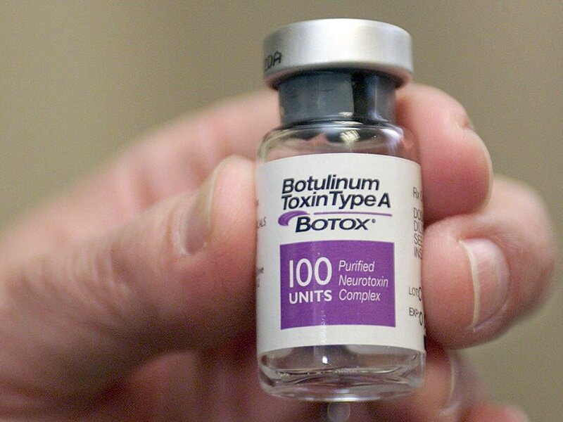 Botox im Fläschchen. – Bild: BR/ORF/WMA Botox im Fläschchen. – Bild: BR/ORF/WMA