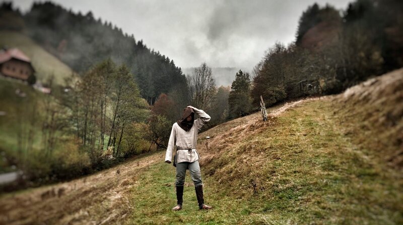 Wolfach im Schwarzwald um 1405: Über 100 Silberminen befinden sich unter der idyllischen Oberfläche. Die Bergarbeiter arbeiteten sich Zentimeter für Zentimeter voran. – Bild: SWR/​Medienkontor