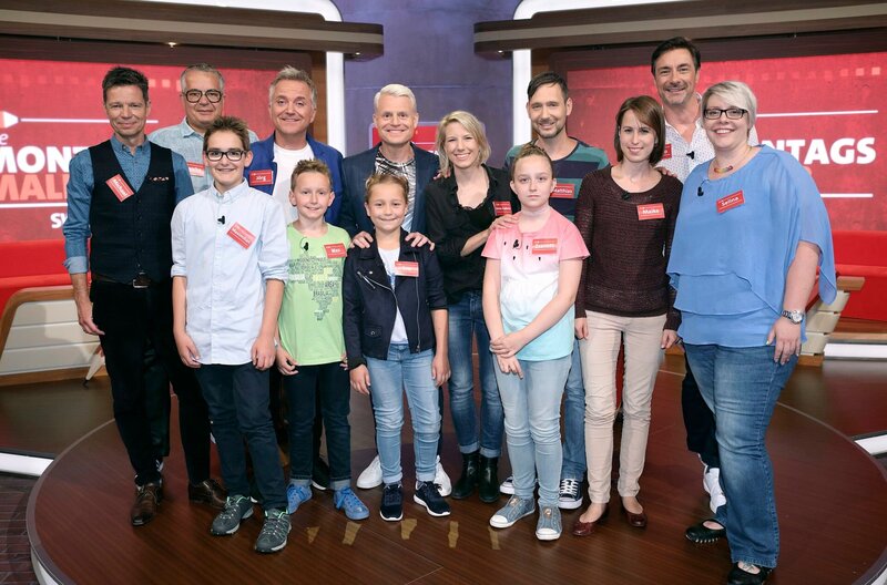 In jeder Sendung tritt ein Team von vier Prominenten gegen acht Kandidaten aus dem Südwesten an – vier Kinder und vier Erwachsene. Und wieder dreht sich alles um die Frage: Wer malt und rät am besten? Hinten v.li.:  Michael Wirbitzky, Sascha Zeus, Jörg Knör, Guido Cantz, Anne-Kathrin Laier, Matthias Heller, Marco Schreyl  Vorne v. li.: Maximilian Vieres, Maximilian Stiehler, Fee Slomka, Zsanett Ferneskesz, Maike Auer, Selina Rennert. – Bild: SWR/​Bavaria/​Frank Hempel