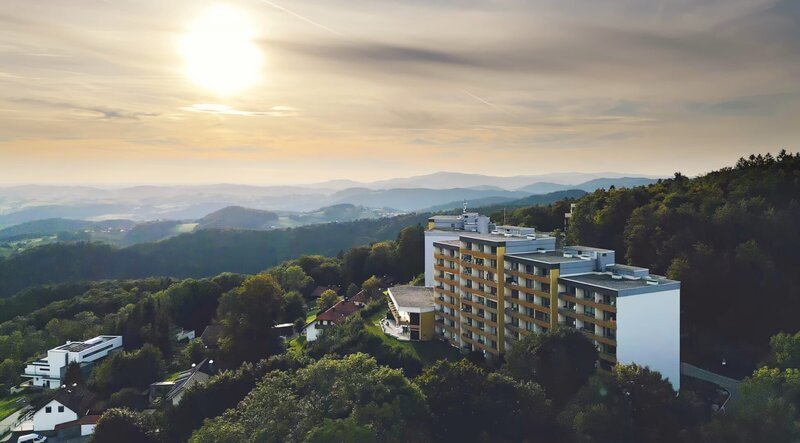Rund 30 Jahre lang war der „Ferienpark Geyersberg“ ein gut gebuchtes Urlaubsparadies. – Bild: Sandra Wiest /​ BR