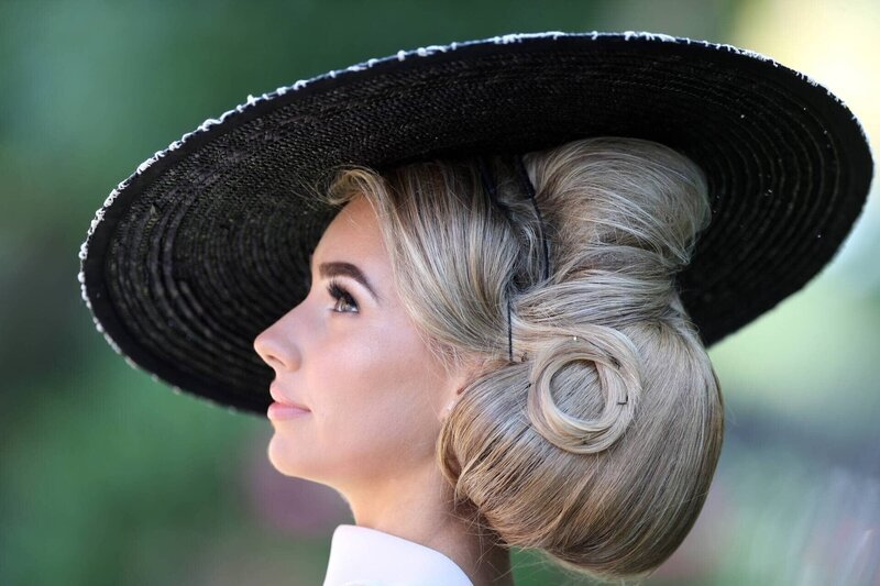 21.06.2018, Royal Ascot, Windsor, GBR, GROSSBRITANNIEN – Fashion on Ladies Day, woman with hat at the racecourse. Ascot racecourse. – Bild: Frank Sorge /​ imago/​Frank Sorge /​ imago stock&people /​ imago/​Frank Sorge
