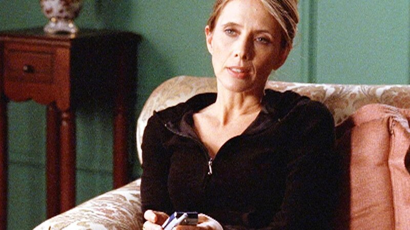 Die Ex-Frau eines Politikers, Kay (Rosanna Arquette), hat sich unter dem Pseudonym ‚Monique‘ ausgiebig in einem Sex-Club amüsiert. Hat sie etwas mit den Swinger-Club-Mordfällen zu tun? – Bild: MG RTL D