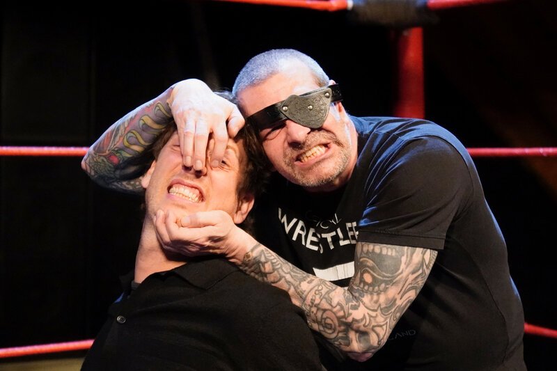 Reporter Spezial - Donat auf Achse Von Swingen, Mobbing und der Leidenschaft zu Wrestling Folge 2 Donat Hofer mit Sascha Baur, Wrestler und Coach in der Wrestling Academy Rorbas – Bild: SRF Reporter Spezial - Donat auf Achse Von Swingen, Mobbing und der Leidenschaft zu Wrestling Folge 2 Donat Hofer mit Sascha Baur, Wrestler und Coach in der Wrestling Academy Rorbas – Bild: SRF