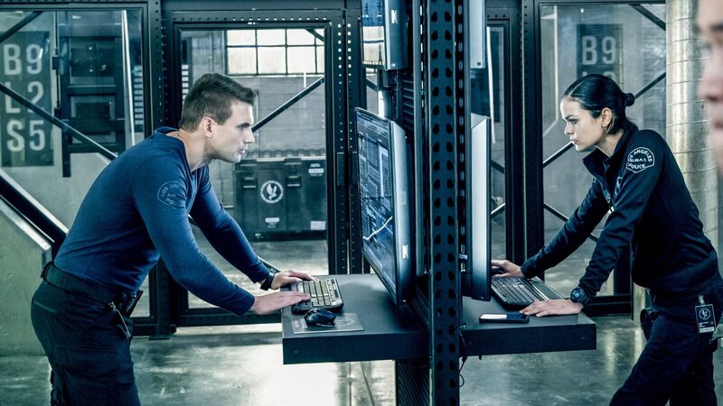 S.W.A.T. – Season 4 – Episode 403  -„The Black Hand Man“ – Bild: ORF/​Sony Pictures/​CBS