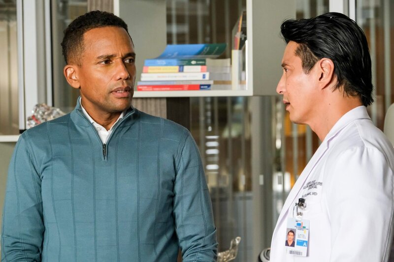 Dr. Marcus Andrews (Hill Harper, l.), Dr. Alex Park (Will Yun Lee) – Bild: ORF/​Sony Pictures/​ABC/​Jeff Weddell