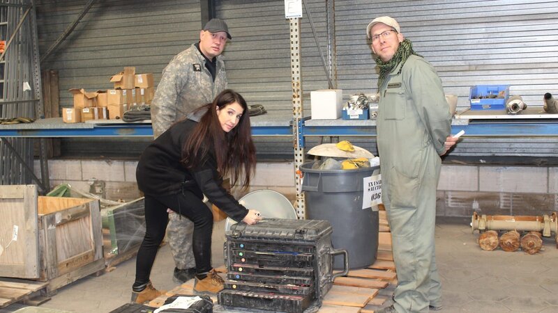 L-R: Ingo, Julie und Stephan. – Bild: Warner Bros. Discovery