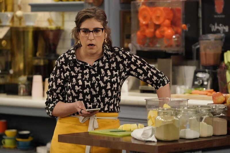 Kat (Mayim Bialik) – Bild: Warner Bros. Entertainment Inc. & Fox Media LLC