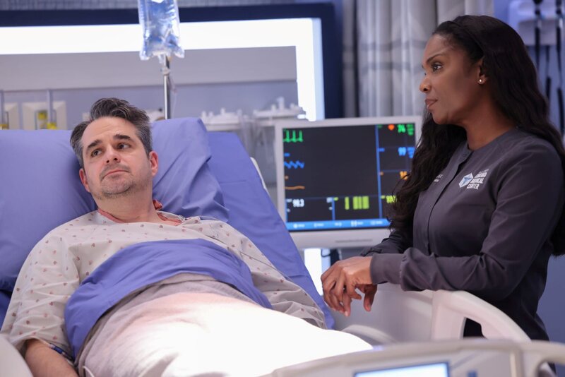 Maggie Lockwood (Marlyne Barrett, re.) – Bild: George Burns Jr/​NBC /​ Universal TV