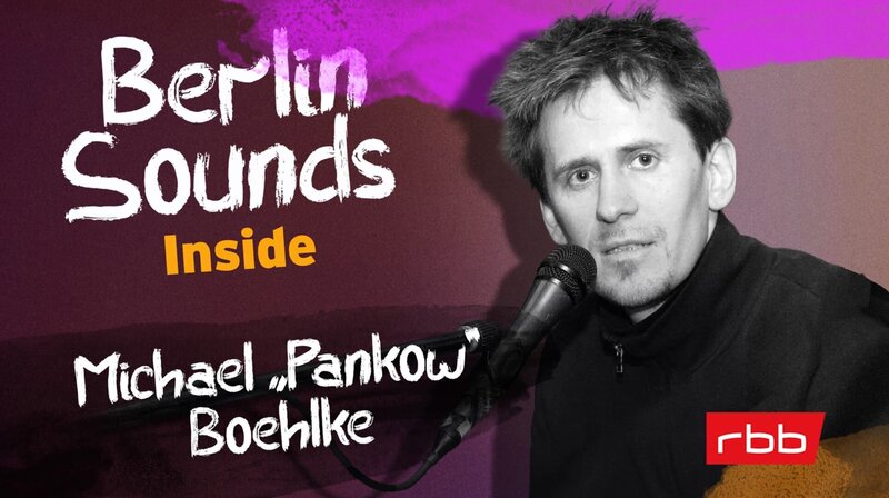 Michael „Pankow“ Boehlke, Sänger der legendären DDR-Band Pankow, war eine der prägendsten Stimmen des ostdeutschen Rock-Undergrounds. In Folge 10 von Berlin Sounds Inside spricht Anja Caspary mit ihm über unangepasste Musik hinter der Mauer, Auftrittsverbote und kreative Wege durch die Zensur. – Bild: rbb