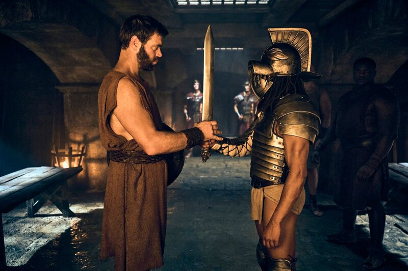 v.li.: Viggo (Jóhannes Haukur Jóhannesson), Kwame (Moe Hashim) – Bild: Peacock /​ Reiner Bajo