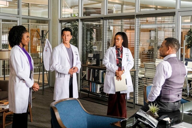 (v.li.): Summer Brown (Dr. Olivia Jackson), Will Yun Lee (Dr. Alex Park), Bria Henderson (Dr. Jordan Allen), Hill Harper (Dr. Marcus Andrews). – Bild: ORF/​Sony Pictures/​ABC/​Jeff Weddell