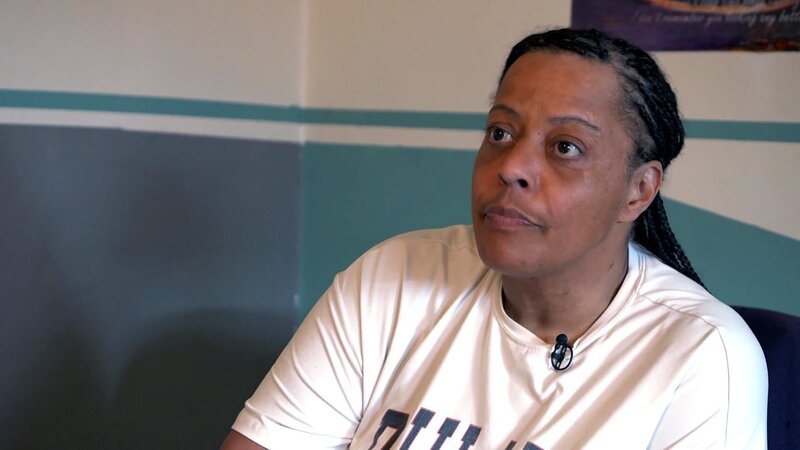 Schon in vier Wochen soll ein One-Way-Ticket Jannie und ihren 16-jährigen Sohn Quentin nach Iowa bringen, ihre neue Wahlheimat. – Bild: RTLZWEI