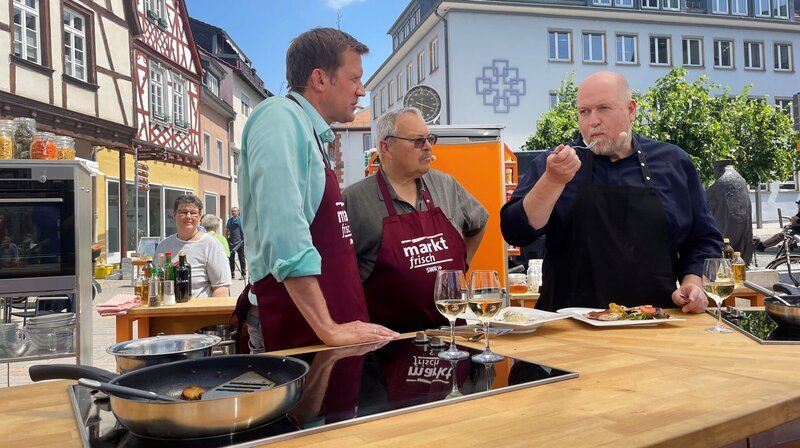 Jens Hübschen, mit Kochpartner Norbert Günther und Frank Brunswig. – Bild: SWR Jens Hübschen, mit Kochpartner Norbert Günther und Frank Brunswig. – Bild: SWR