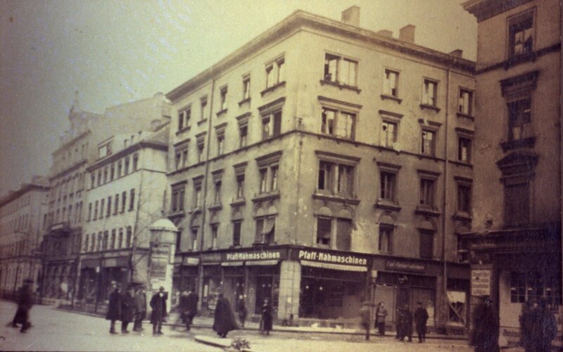 Die Schillerstraße 1914. Der Film beobachtet die Menschen, die in und mit dieser Straße lebten. – Bild: BR
