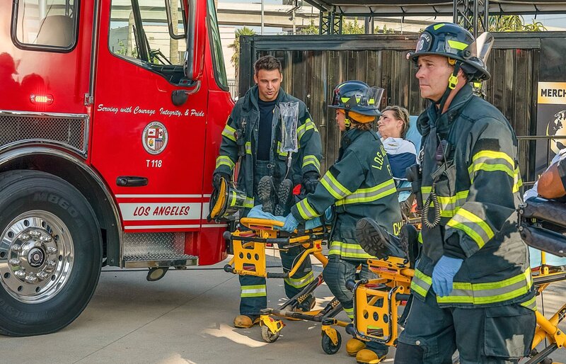 Ryan Guzman (Eddie Diaz). – Bild: ORF/​PRO7/​© 2023 20th Television/​Jack Zeman