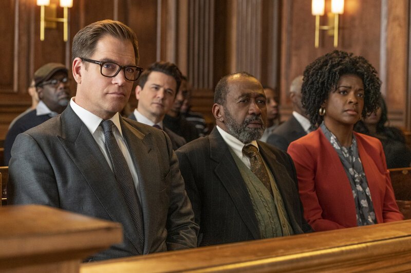 (v.l.n.r.) Dr. Jason Bull (Michael Weatherly); Benny Colón (Freddy Rodríguez); Willie Lambert (Ben Vereen); Sasha Lambert (Ashley Bryant) – Bild: CBS Broadcasting, Inc.