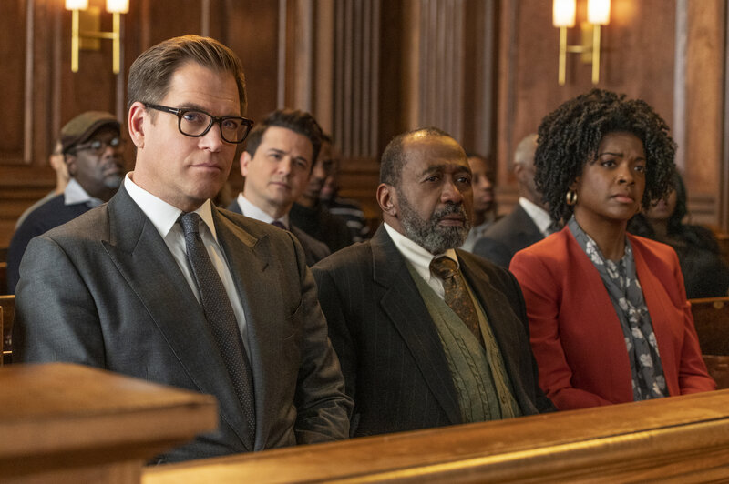 (v.l.n.r.) Dr. Jason Bull (Michael Weatherly); Benny Colón (Freddy Rodríguez); Willie Lambert (Ben Vereen); Sasha Lambert (Ashley Bryant) – Bild: CBS Broadcasting, Inc.