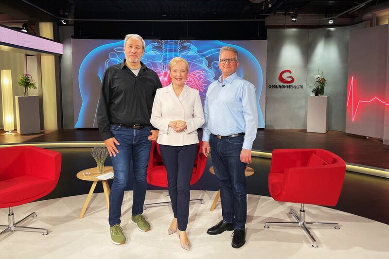 Herzensgeschichten mit Sebastian Schmid Arenas, Dr. Jeanne Fürst und Dr. Frank Salzer – Bild: SRF/​GESUNDHEITHEUTE/​PTV