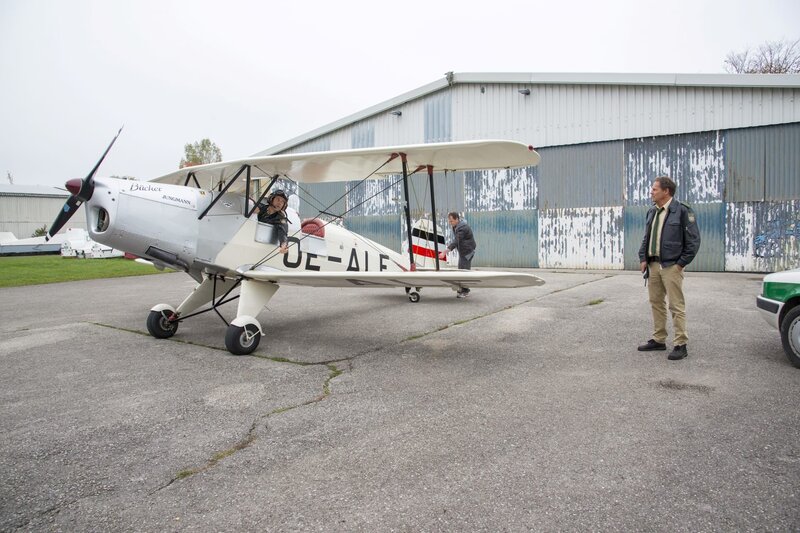 v.li.: Johannes Staller (Helmfried von Lüttichau), Michael Kronthaler (Christian Heiner Wolf), Franz Hubert (Christian Tramitz) – Bild: Tele München