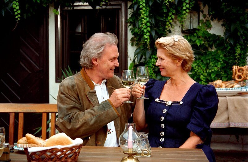 Dr. Hans Forster (Wolfgang Hübsch), Marianne Mühlhuber (Christiane Hörbiger). – Bild: ORF Dr. Hans Forster (Wolfgang Hübsch), Marianne Mühlhuber (Christiane Hörbiger). – Bild: ORF