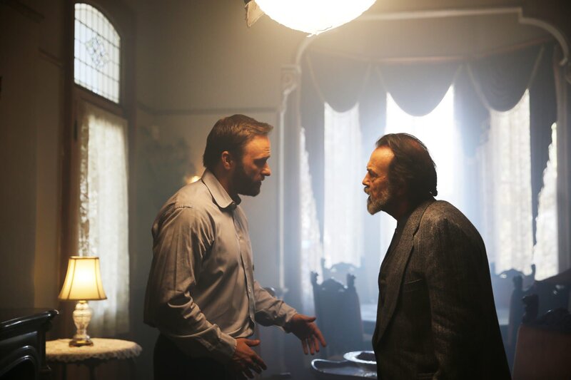 John Willis (Chris Moss) and Eli Ryan (Tony Haig) discuss the Hammersmith Ghost. – Bild: Investigation Discovery /​ Discovery Communications