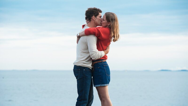 Alte Liebe rostet nicht: Martin Bretschneider als Lennard, Isabell Polak als Ellen – Bild: SRF/​ZDF/​Britta Krehl