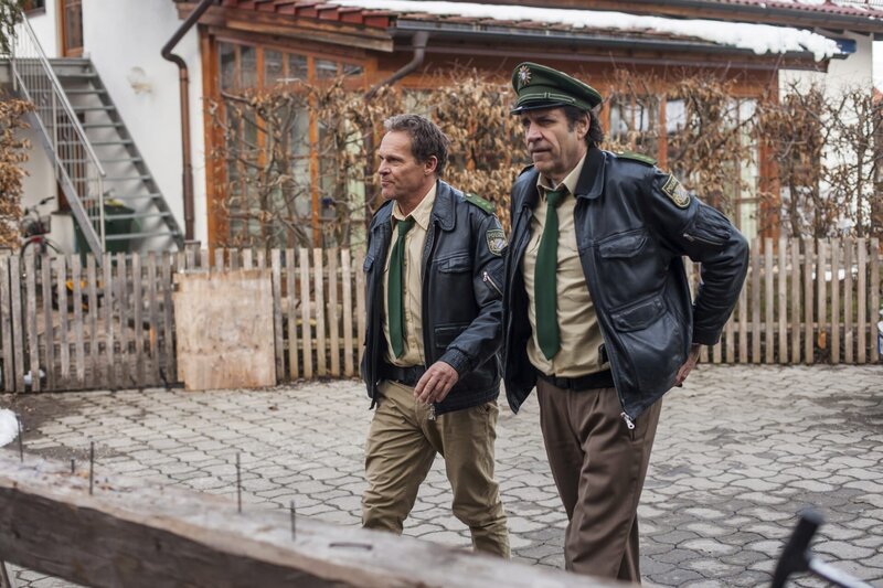 v.li.: Franz Hubert (Christian Tramitz), Johannes Staller (Helmfried von Lüttichau) – Bild: Tele München