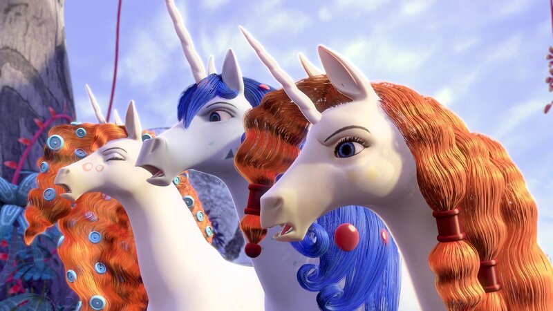 Die Einhörner sind verärgert über die Situation am großen Blütenbaum. – Bild: ZDF