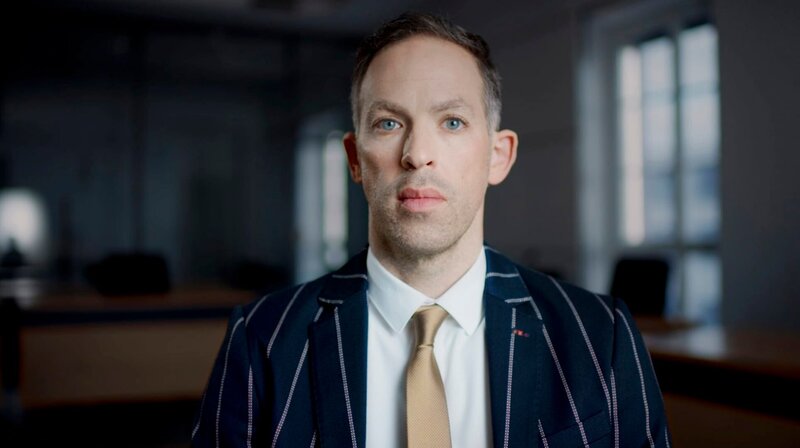 hr-fernsehen AUF DEN SPUREN DER KETTENSÄGENFRAU (2), Ein Film von Markus Cebulla, am Freitag (22.08.25) um 00:50 Uhr. Dominik Mies, Staatsanwalt. Bild kann für beide Teile verwendet werden. – Bild: HR