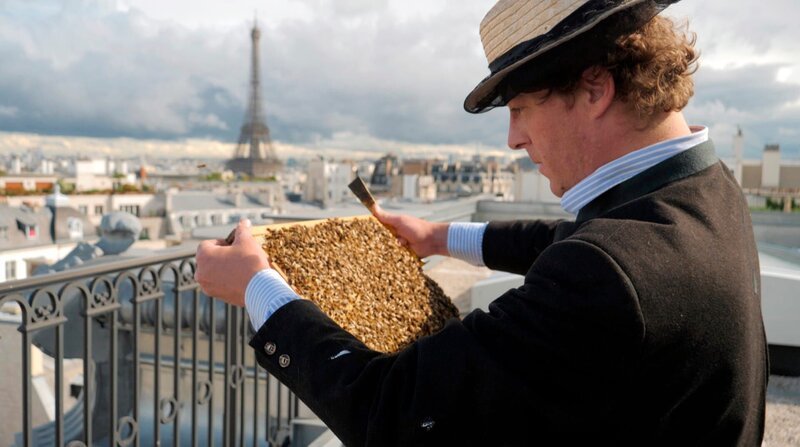 Der Pariser Stadtimker Audric de Campeau. – Bild: 3sat Der Pariser Stadtimker Audric de Campeau. – Bild: 3sat