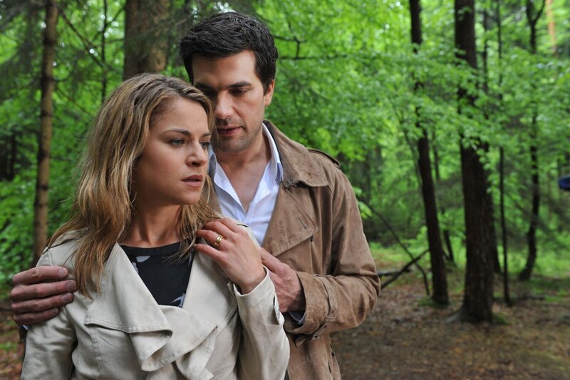 Marlene (Lucy Scherer, l.); Konstantin (Moritz Tittel, r.) – Bild: ARD /​ Ann Paur