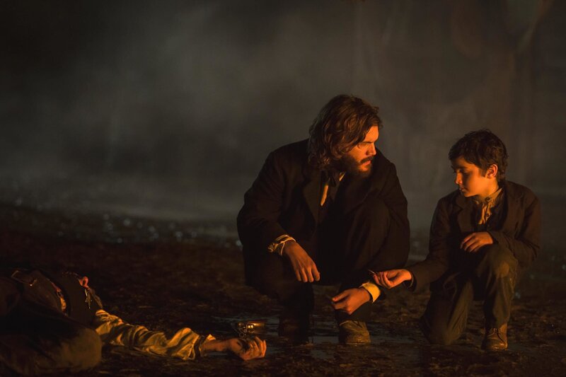 Never Grow Old – Bild: PLURIMEDIA (Rezo Film /​ Ripple World Pictures /​ Iris Productions)