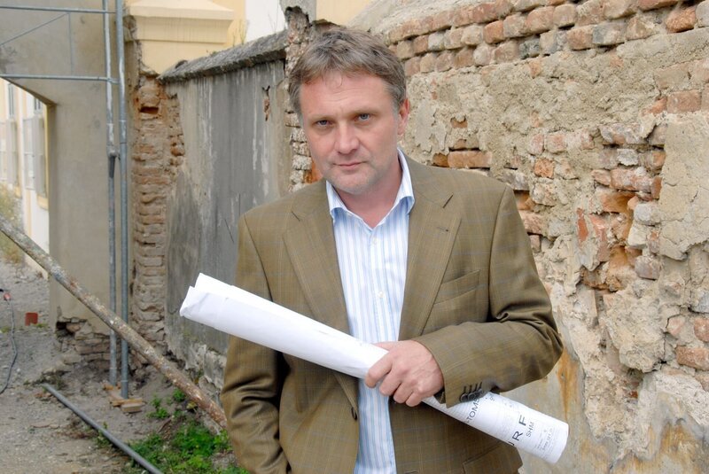 Bernhard Schir (Jochen Miklau). – Bild: ORF/​SATEL/​Hubert Mican
