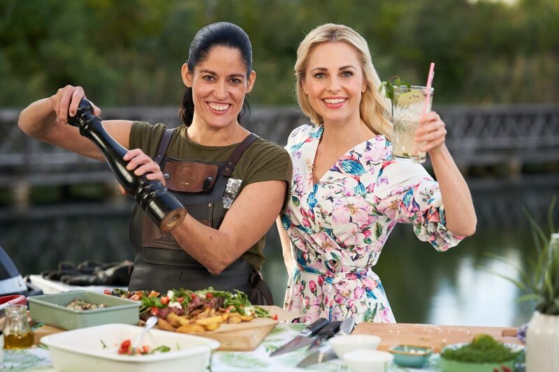 Köchin Yulia Haybäck und Silvia Schneider. – Bild: ORF/Silvia Schneider GmbH/Christian Vogel Köchin Yulia Haybäck und Silvia Schneider. – Bild: ORF/Silvia Schneider GmbH/Christian Vogel