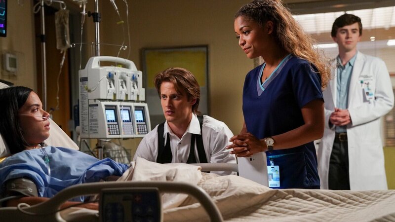 Von links: Suzanne (Sophia Lauchlin Hirt), Alex Martin (Aren Buchholz), Dr. Claire Browne (Antonia Thomas) und Dr. Shaun Murphy (Freddie Highmore). – Bild: American Broadcasting Companies, /​ David Bukach/​ABC/​Sony Pictures T /​ Fiasko /​ RTL