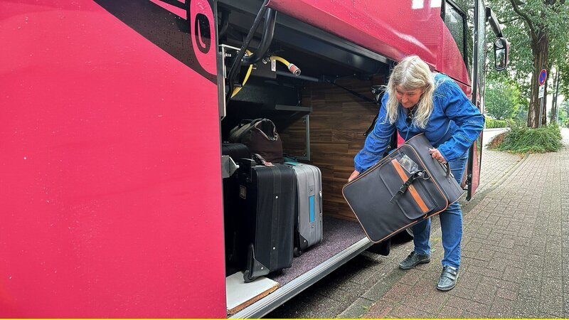 Petra Kühn wollte schon als Kind Busfahrerin werden. – Bild: 3sat Petra Kühn wollte schon als Kind Busfahrerin werden. – Bild: 3sat