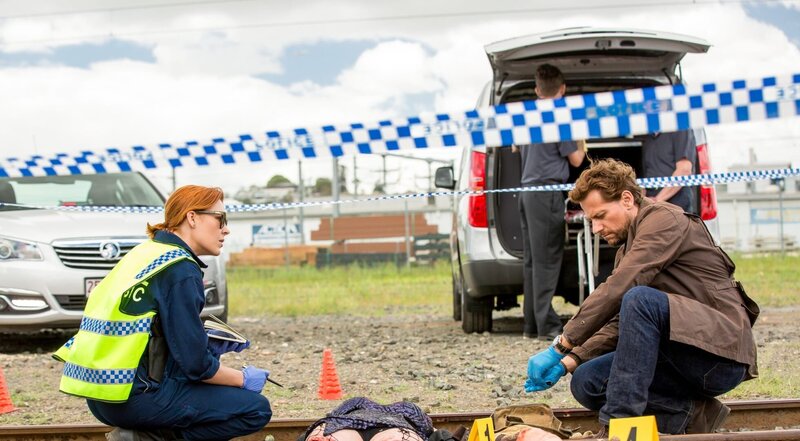 Mirrah Foulkes (Soroya Dass), Ioan Gruffudd (Dr. Daniel Harrow). – Bild: ORF/​Disney/​ABC/​Vince Valitutti