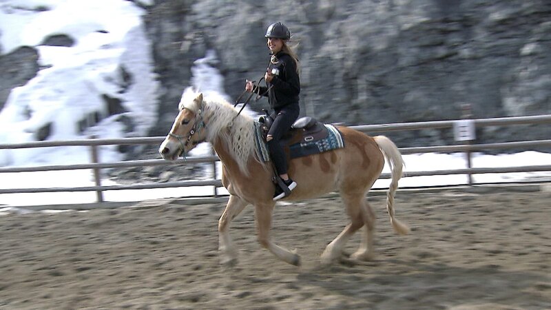 Shania hoch zu Ross – Bild: RTLZWEI