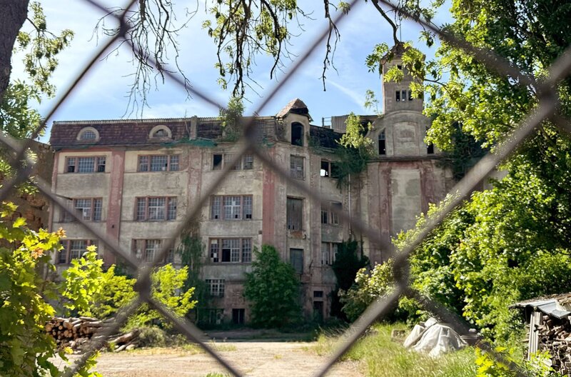 Schon in den 90ern ein Lost Place – ein alter Saatgutspeicher in Schlanstedt im Huy. Vor mehr als 20 Jahren war die Ruine zwischenzeitlich Ort für viele Technoparties. – Bild: MDR/​Tom Gräbe