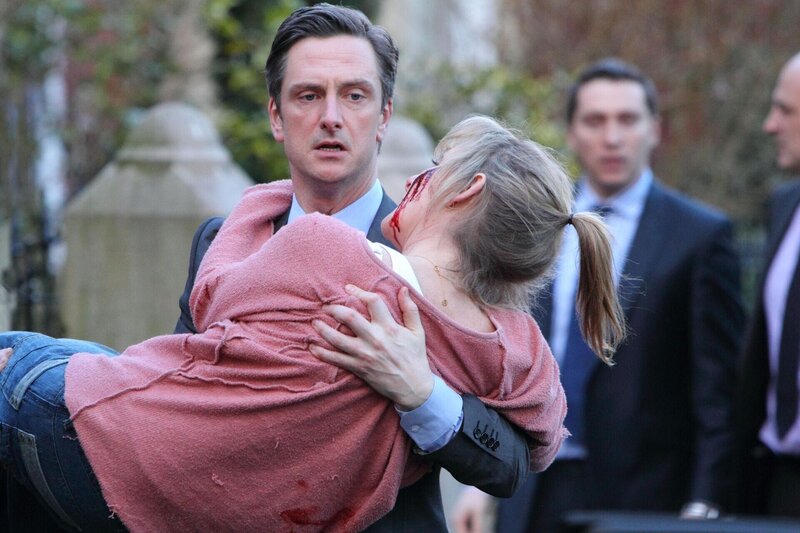 Andy Roper (Nicholas Gleaves, l.); Janet Scott (Lesley Sharp, r.) – Bild: Red Production Co Ltd /​ ITV plc