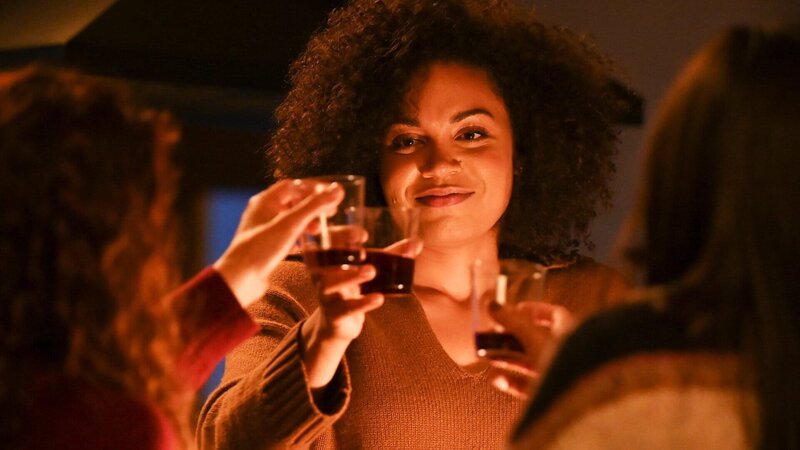 Station 19 Staffel 5 Folge 10 Macht eine schwere Zeit durch: Barrett Doss als Victoria Hughes – Bild: SRF/​ABC Studios