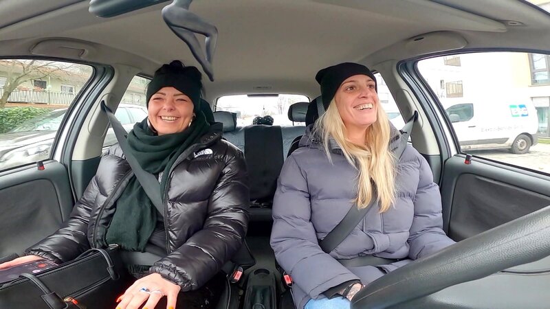 S11E71: Taddel ist schon gespannt und freut sich auf eine die Spritztour mit Mel. Die legt direkt rasant los und braucht keine Tipps mehr von Fahrprofi Taddel. So wird das Einkaufen für beide zum Erlebnis. – Bild: RTLZWEI